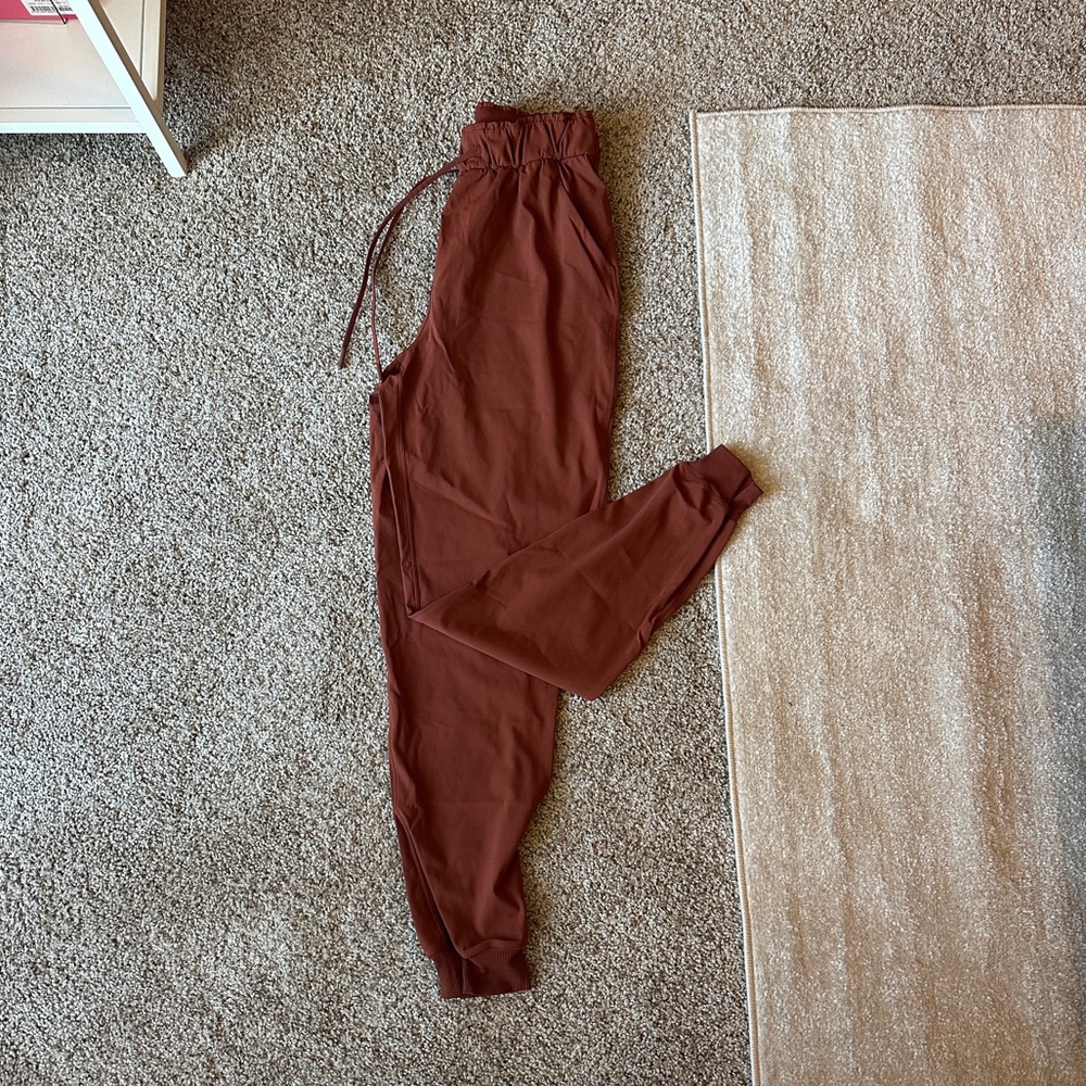 Lululemon Keep Moving / Stretch High-Rise Jogger *Full Length dark terracotta